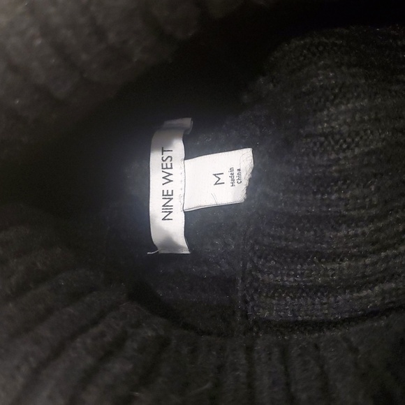 Cozy Black and Cream Nine West Turtleneck Sweaters. Size M - Picture 2 of 6
